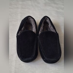UGG Black Slippers Minimalist Design Indoor Comfort